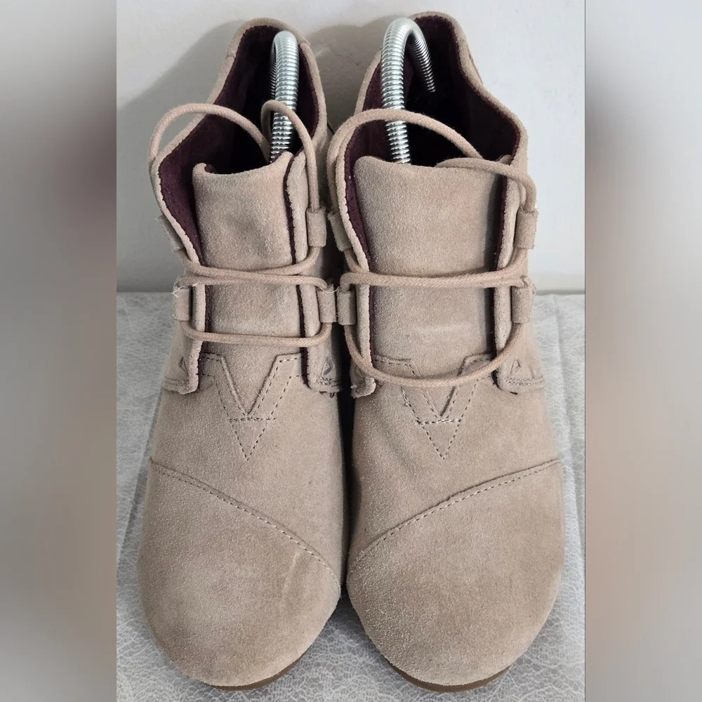 Toms Original One For One Suede Ankle Boots 10 Oatmeal